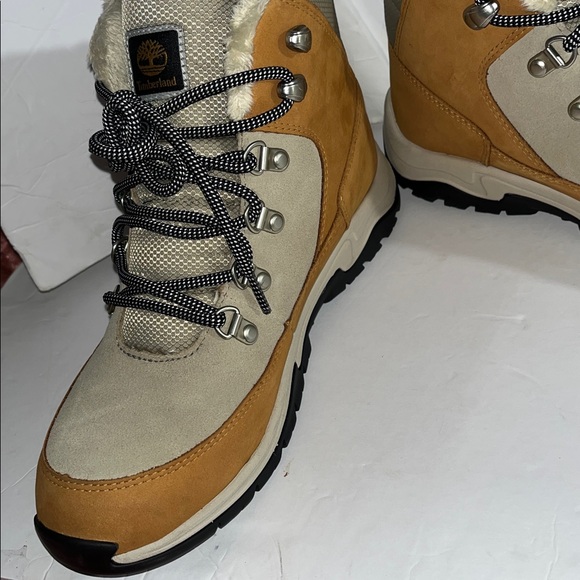 Timberlands size 8 woman, Like New. - Picture 3 of 12
